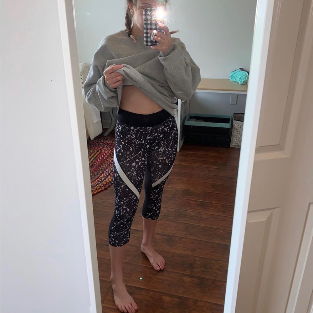 splatter paint cropped leggings